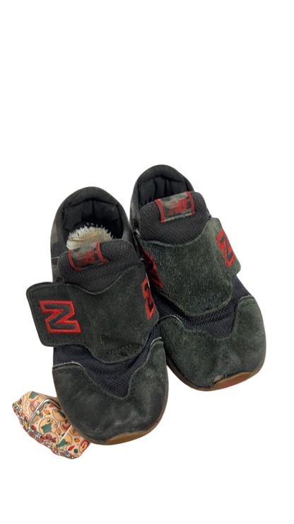 New Balance Sneakers YOUTH 10 Black with red accents