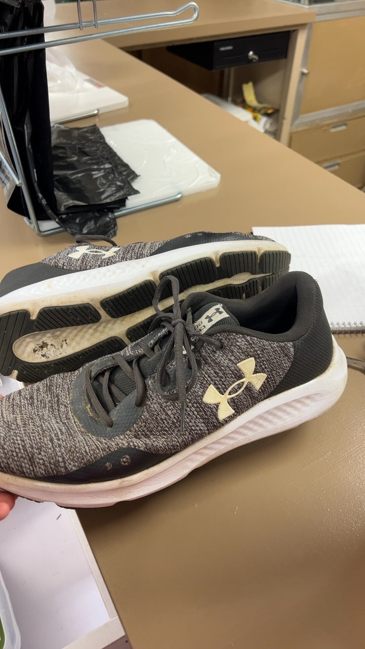 Under Armour Sneakers MENS 13 Gray and black