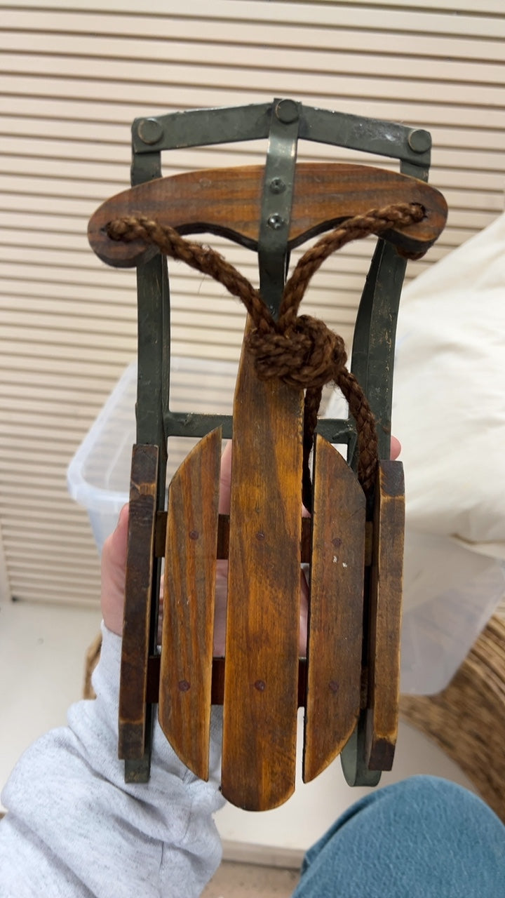 Decorative sled 