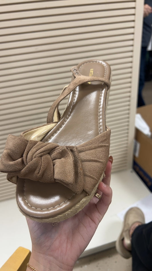 Liz Claiborne Sandals 9.5 Beige