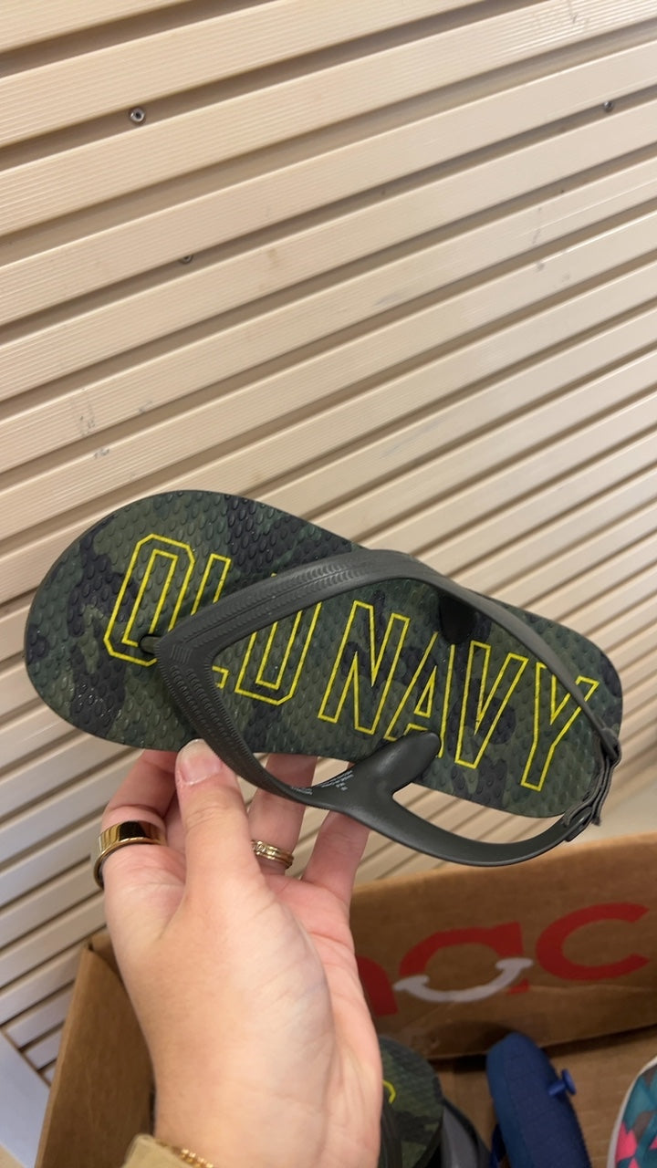 Old Navy Sandals Youth 10 