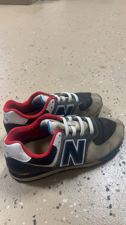 New Balance Sneakers Youth 4 Black, White, Red, Blue