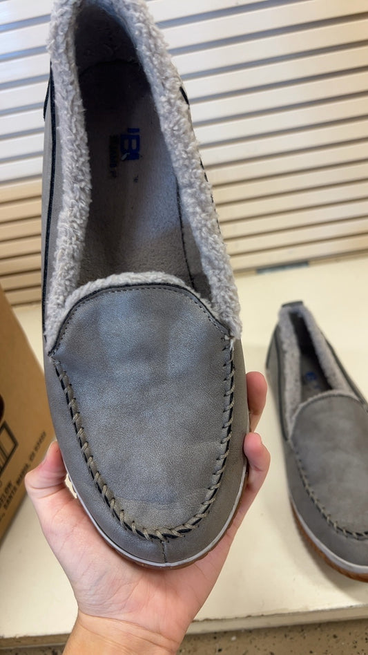 Slippers 7.5 Gray and Black