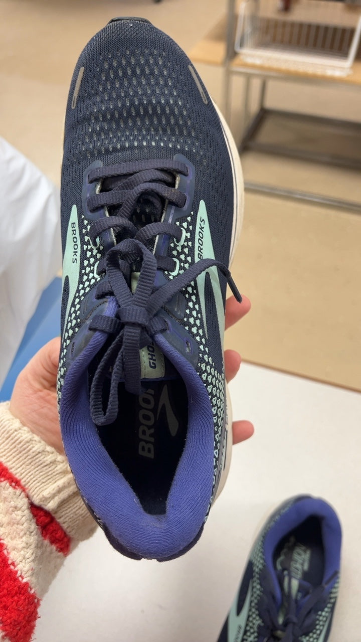 Brooks Sneakers 9 Navy blue with mint green accents