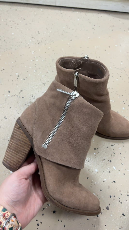 Boots 7.5 Beige