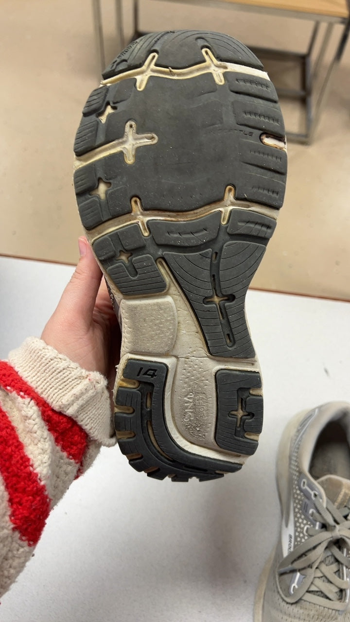 Brooks Sneakers 10.5 Gray
