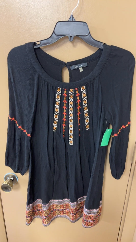 Lulumiari Top Small Black with multicolored embroidery