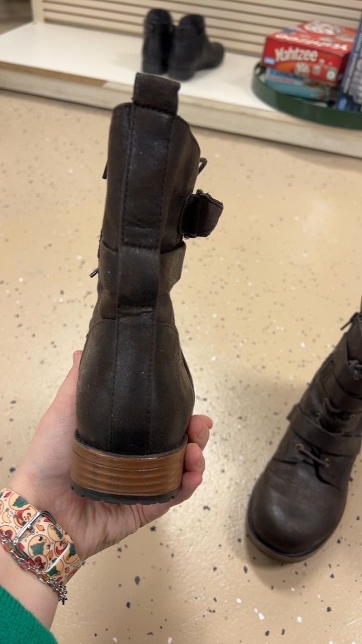 Boots 7.5 Dark Brown