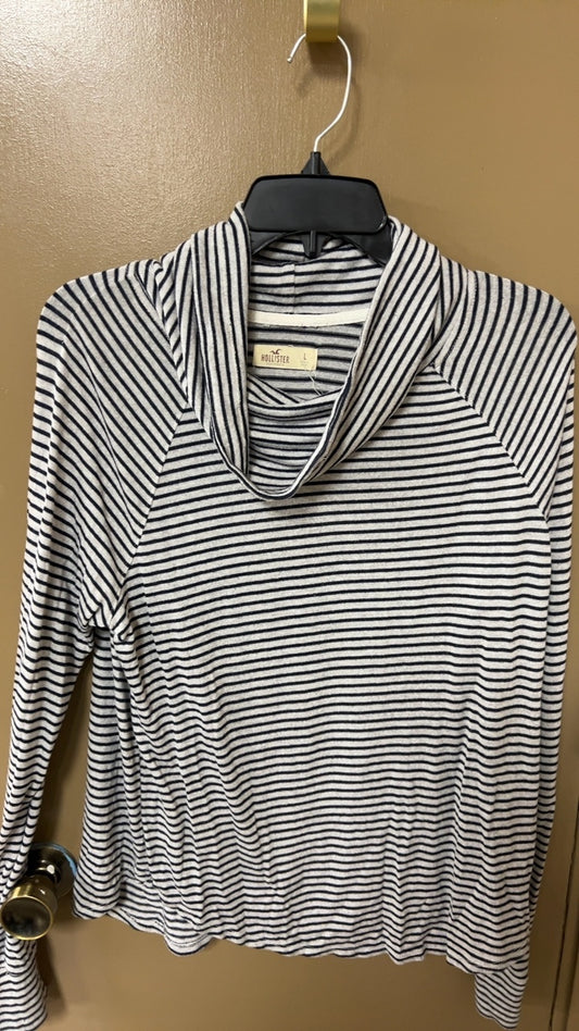 Hollister Turtleneck Sweater Large White and navy blue