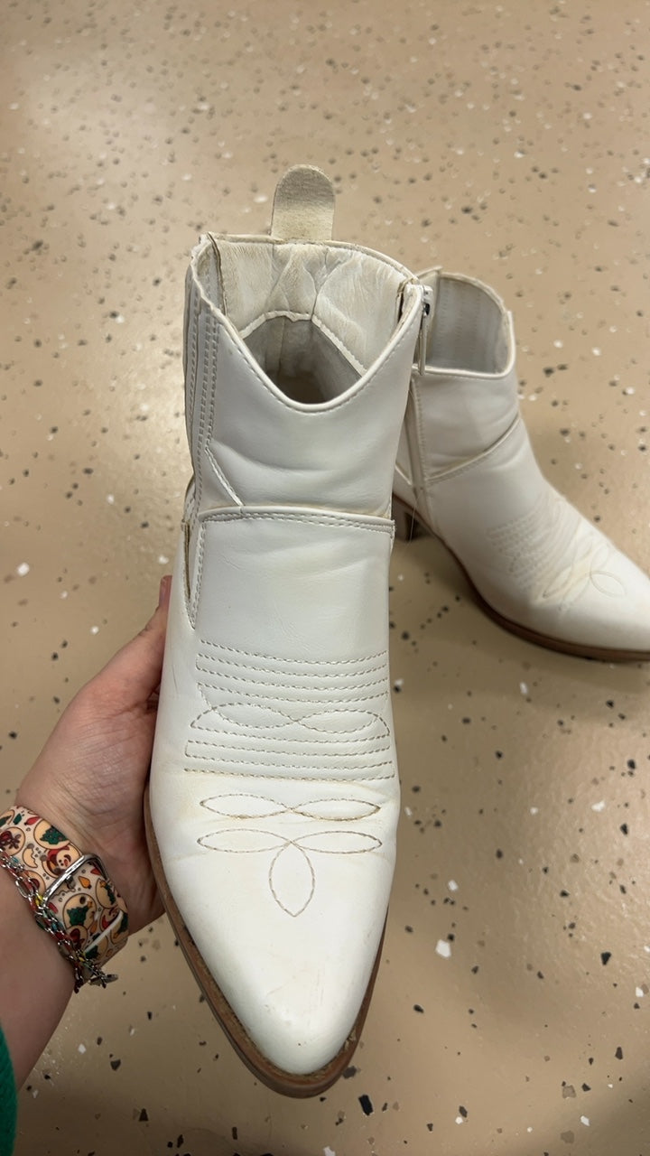 Boots 6 White