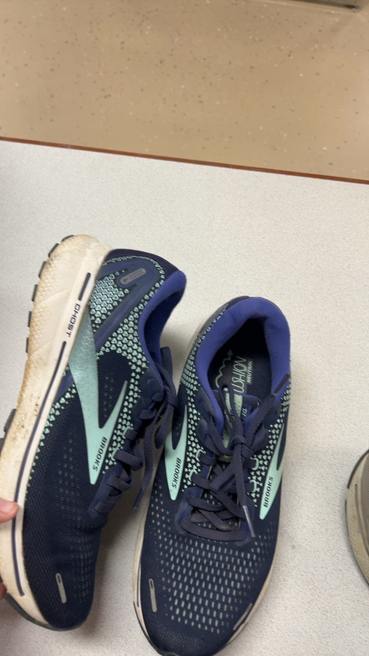 Brooks Sneakers 9 Navy blue with mint green accents