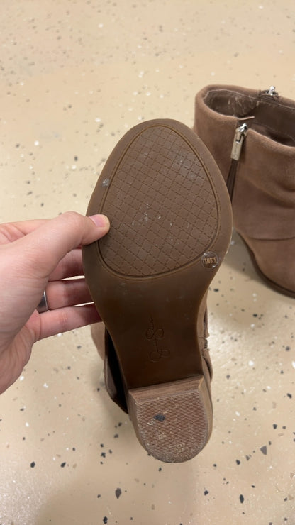 Boots 7.5 Beige