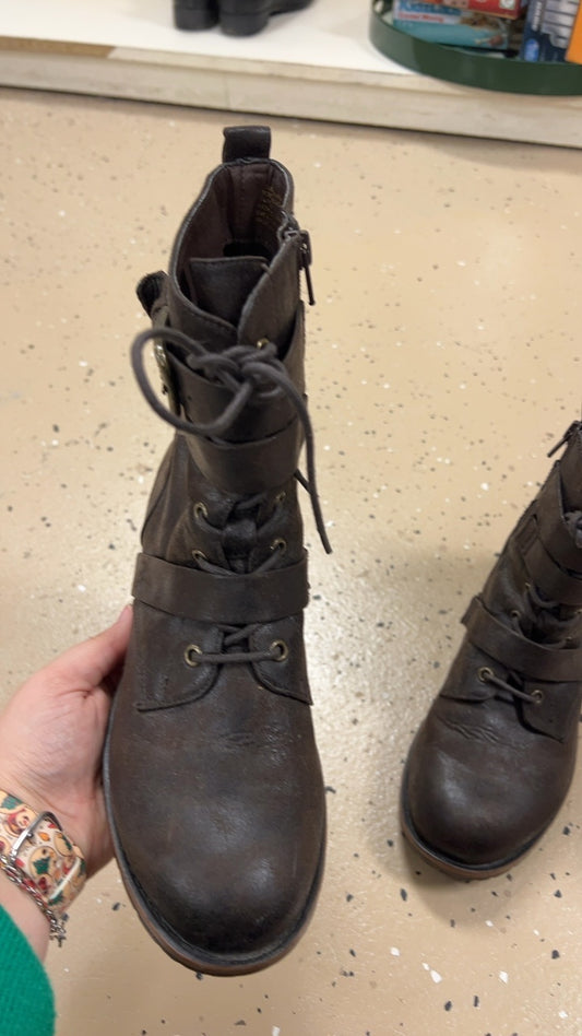 Boots 7.5 Dark Brown