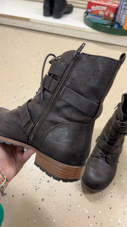 Boots 7.5 Dark Brown