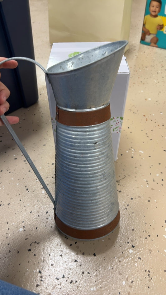 N/A Decorative Item Silver and Brown