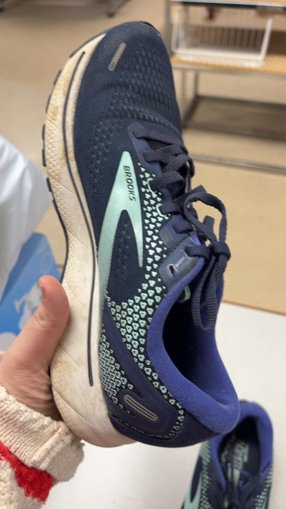 Brooks Sneakers 9 Navy blue with mint green accents