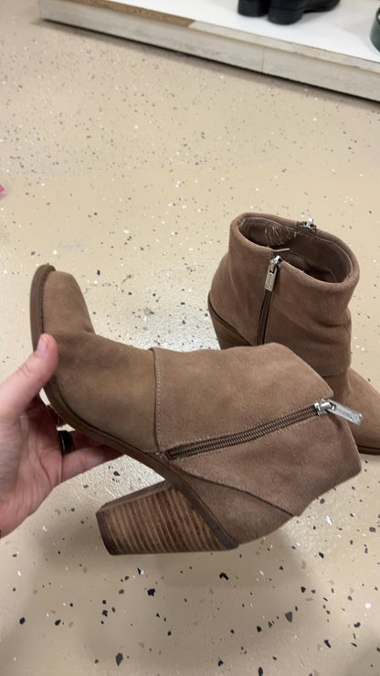 Boots 7.5 Beige