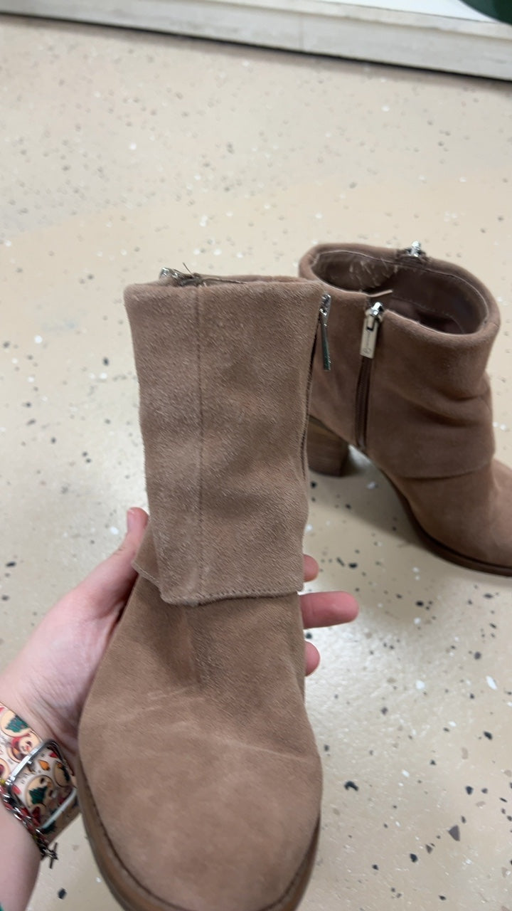Boots 7.5 Beige