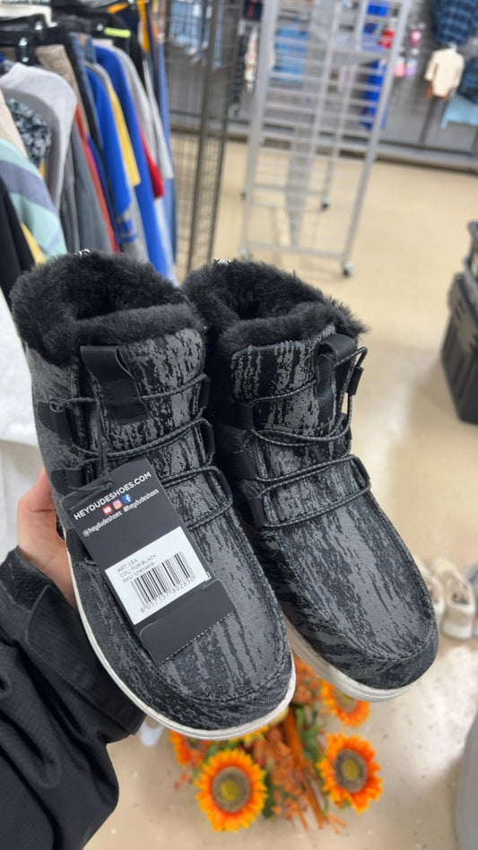Hey Dude Boots 6 Black and Gray