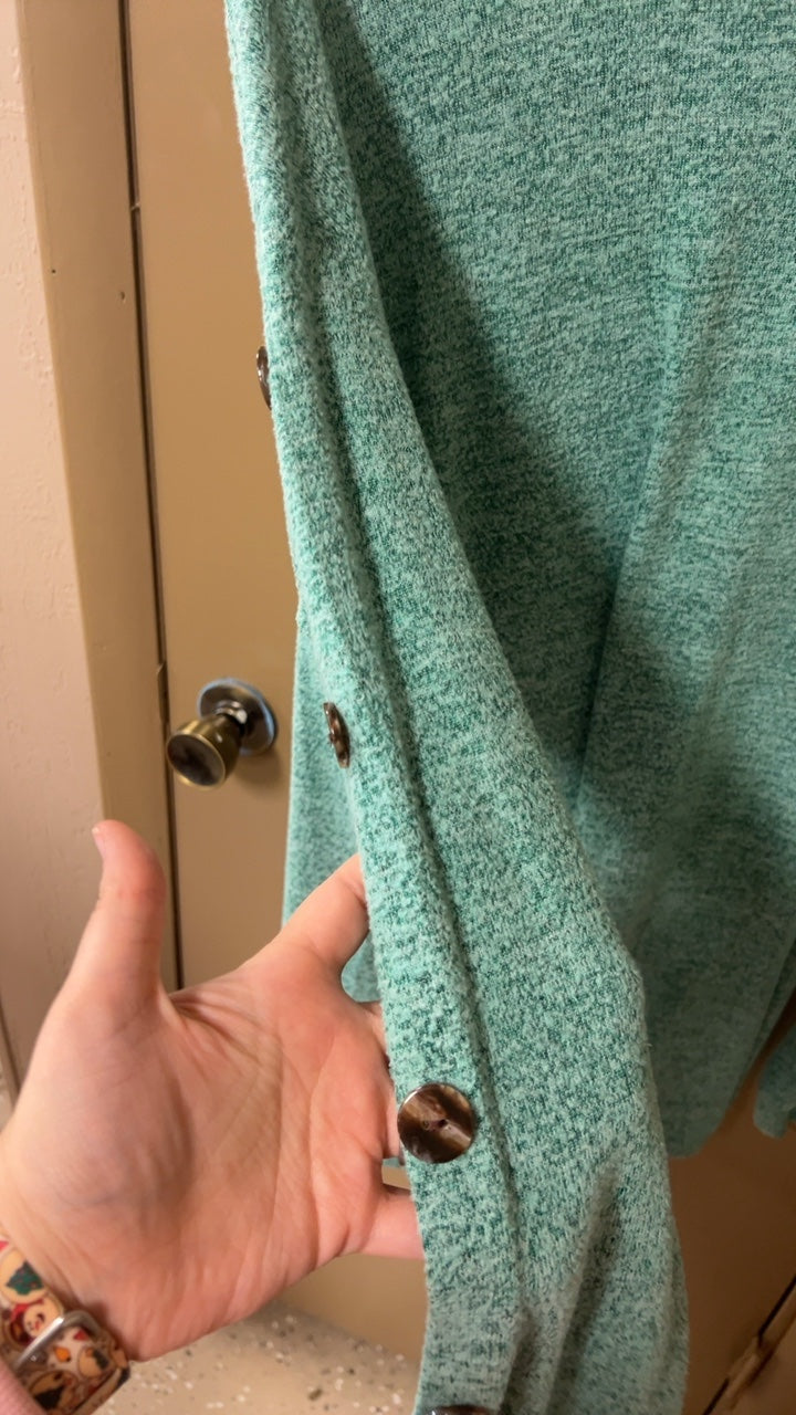 Sweater Large button sleeves 