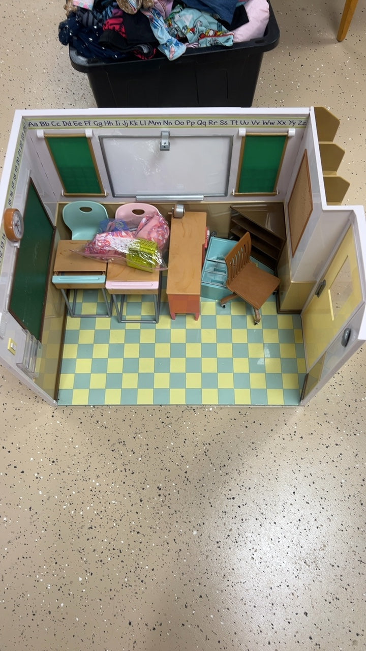 18in doll school Toy or Educational Play Set