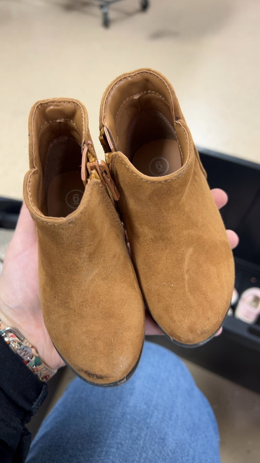 Cat & Jack Boots Youth 6