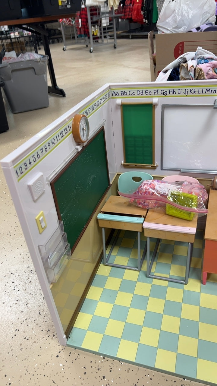 18in doll school Toy or Educational Play Set