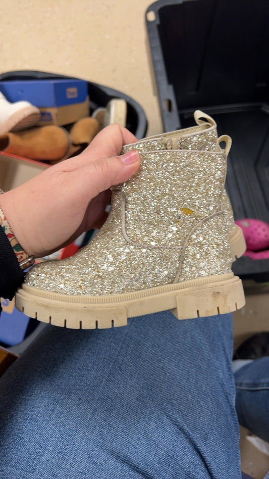 Cat & Jack Boots Youth 6 Glitter