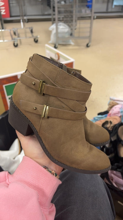 Brown Boots Youth 3