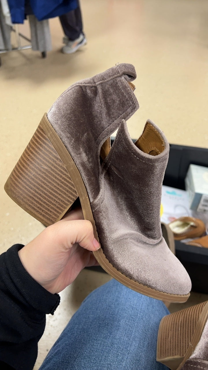 Velvet Boots 10