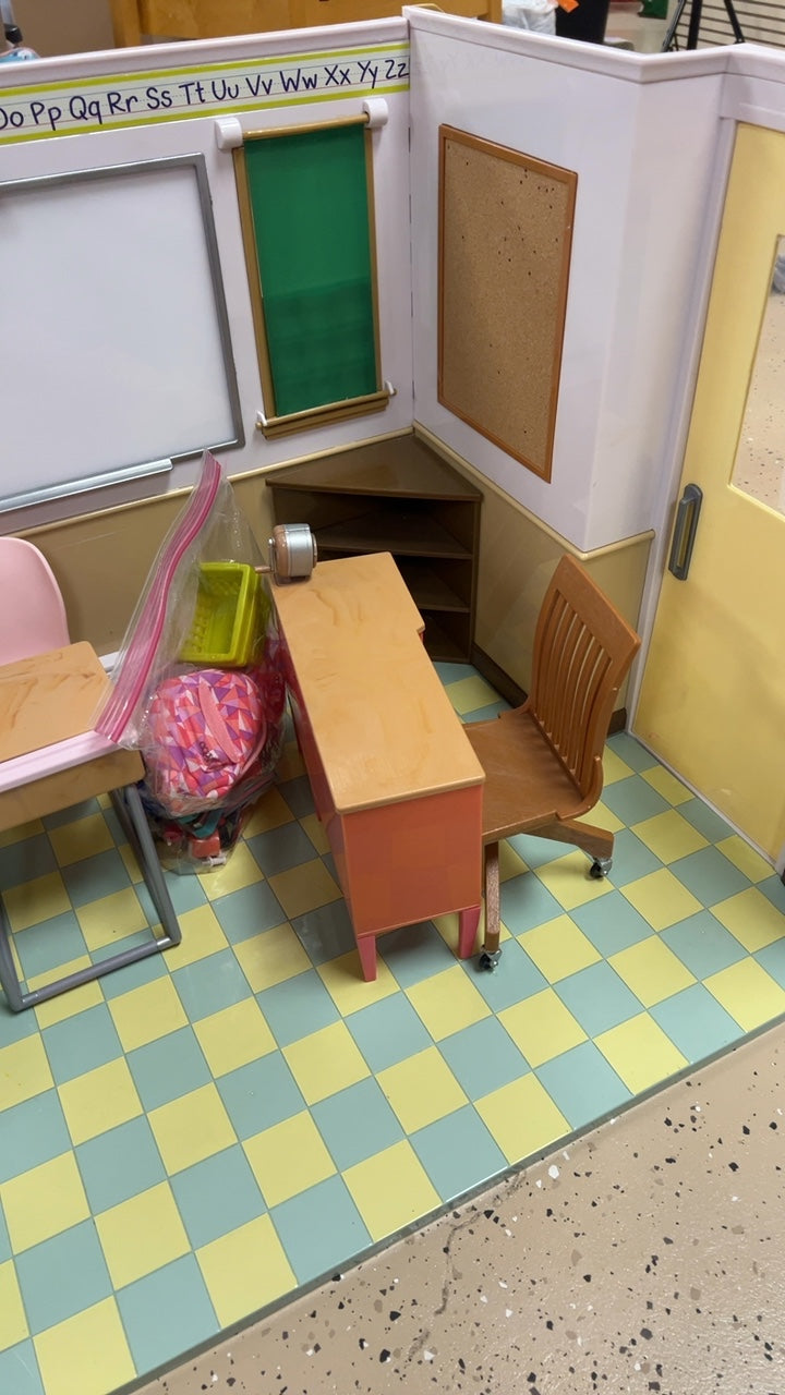 18in doll school Toy or Educational Play Set