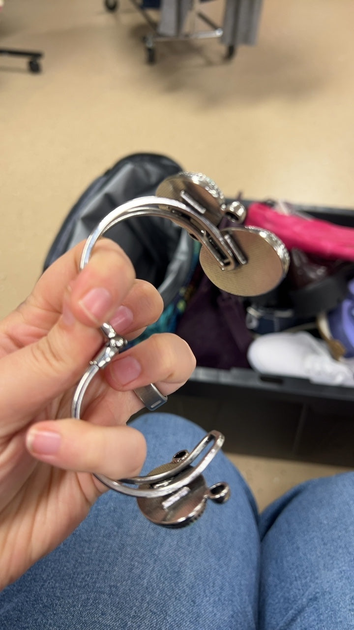  Bracelet