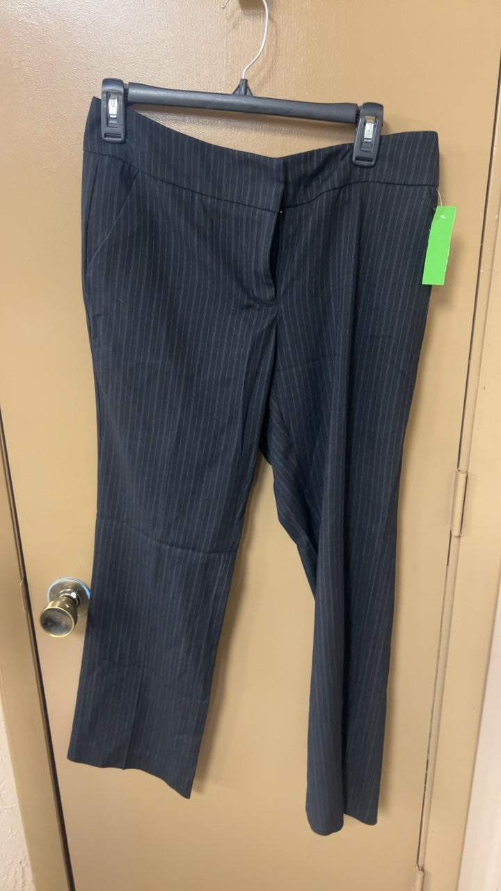 NEW YORK & COMPANY Pants 8 Petite