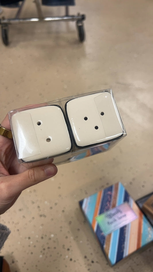 Salt/Pepper Shakers