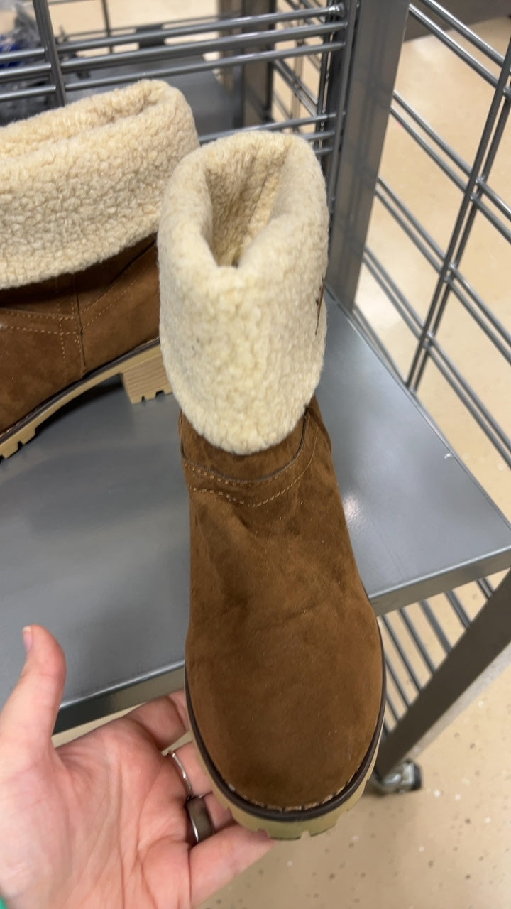 Furry Boots 9-10