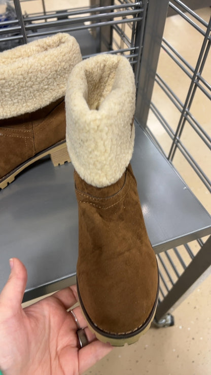 Furry Boots 9-10
