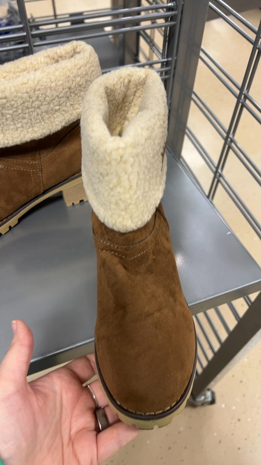Furry Boots 9-10
