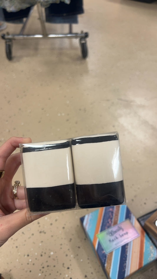 Salt/Pepper Shakers