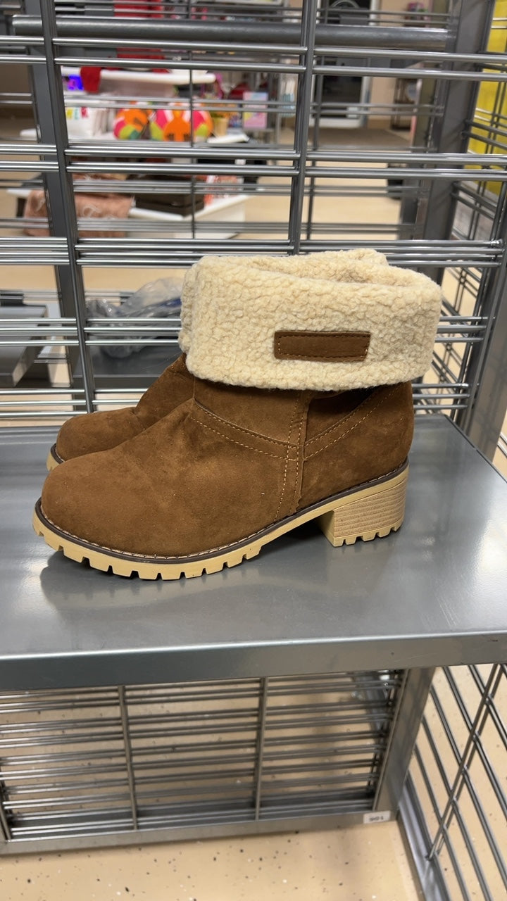 Furry Boots 9-10