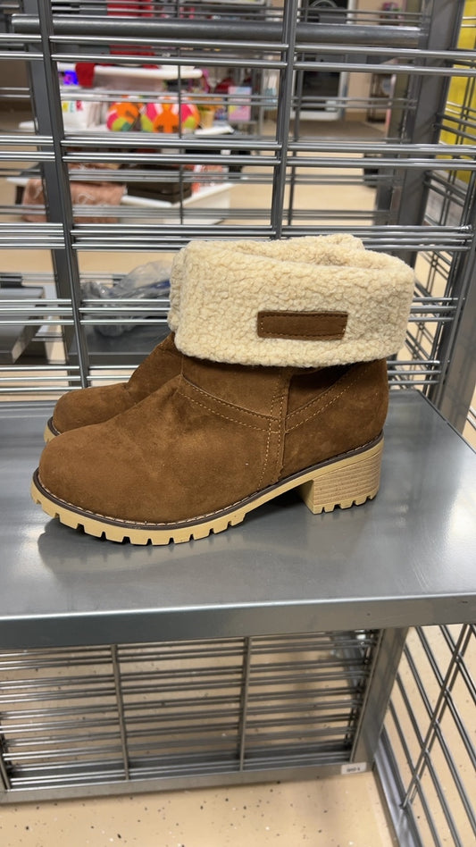 Furry Boots 9-10