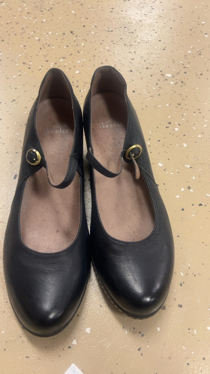 Black flats 9/10