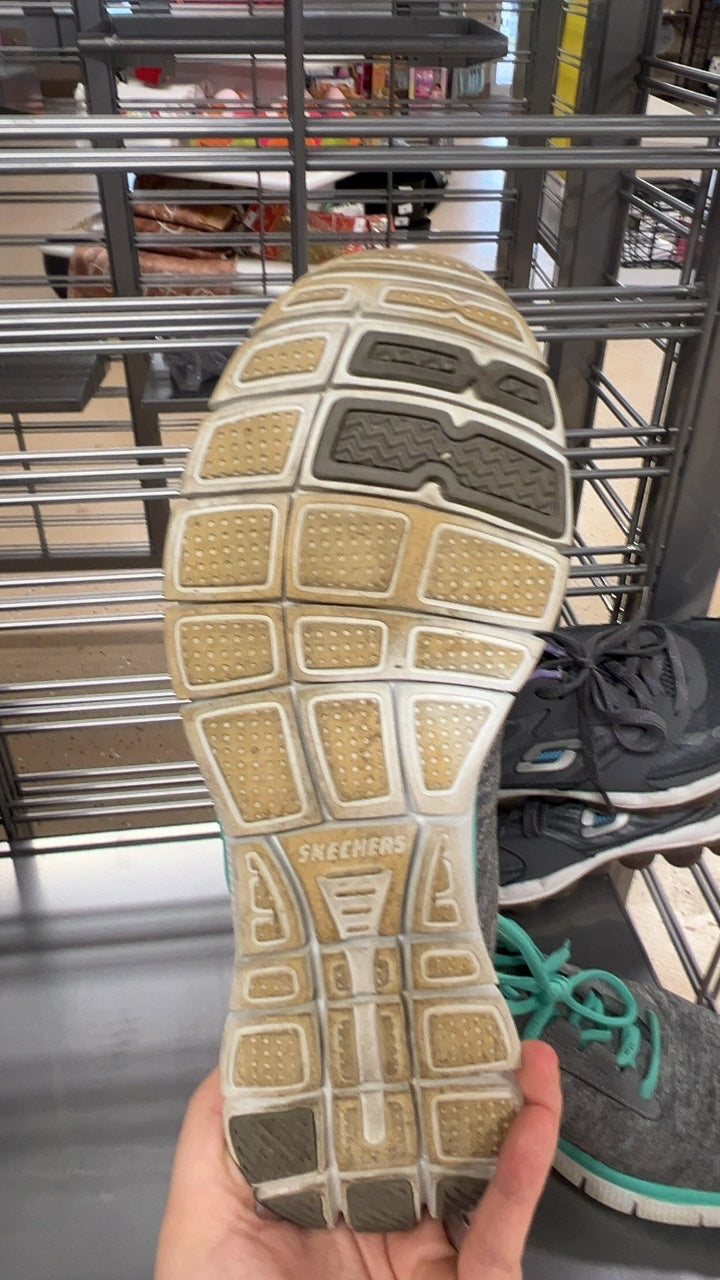 Skechers Sneakers 8.5 Gray and Teal