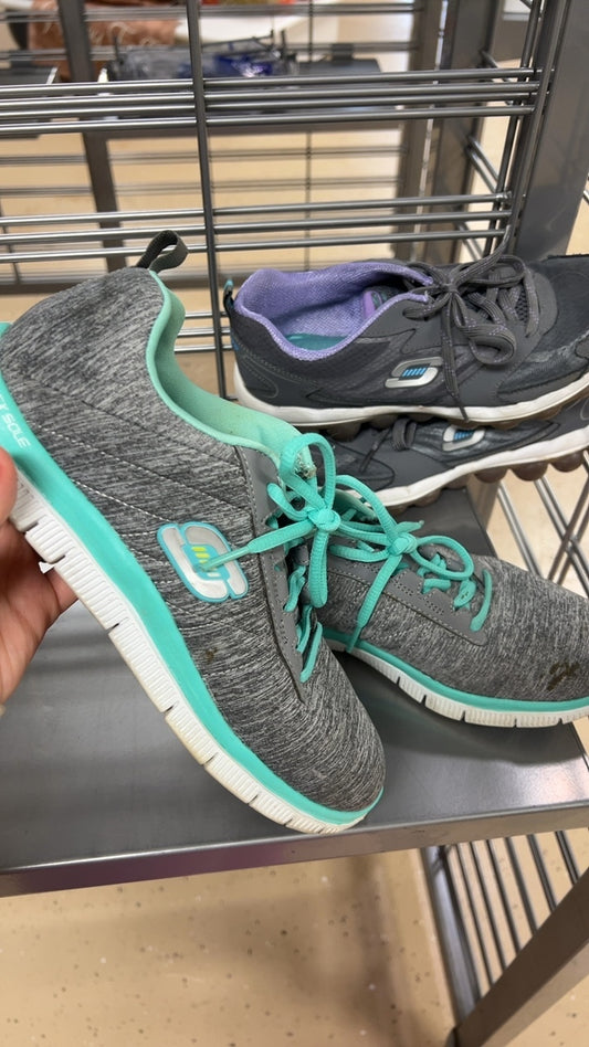 Skechers Sneakers 8.5 Gray and Teal