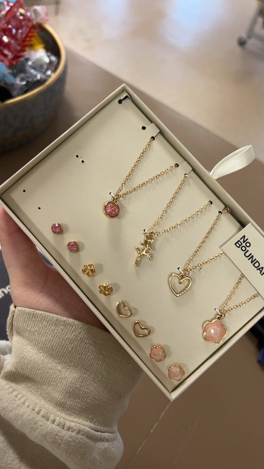 No Boundaries Necklaces and Earrings Set