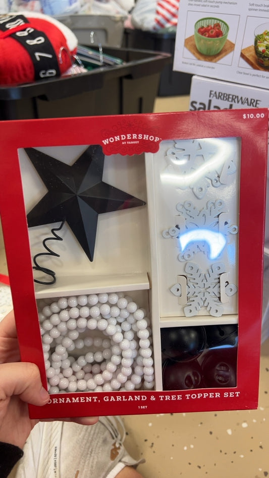 Wondershop Decorative Set