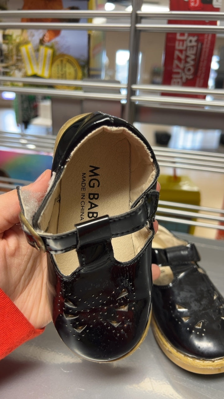 Black Shoes Youth 22