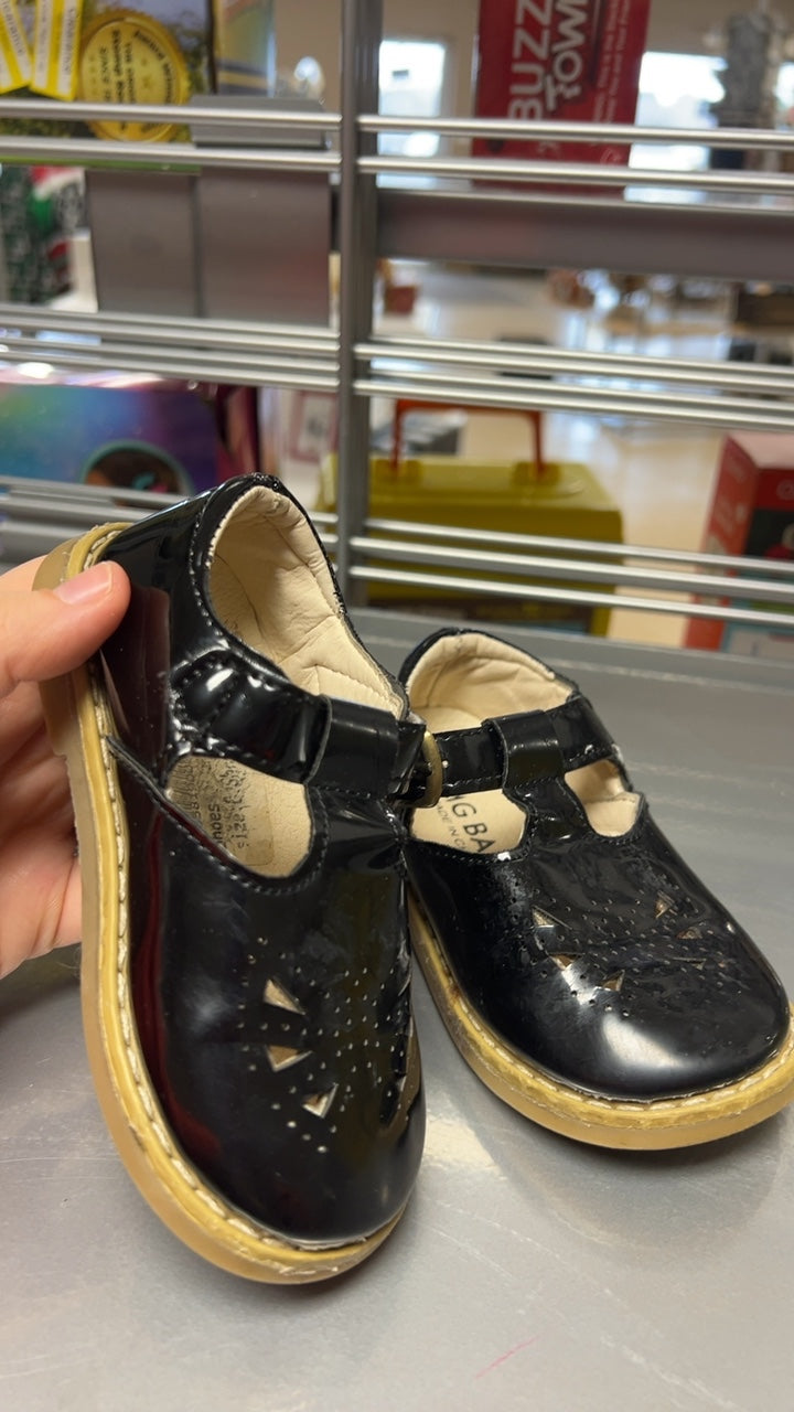 Black Shoes Youth 22