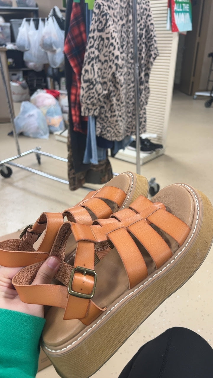 American Eagle Sandals 6