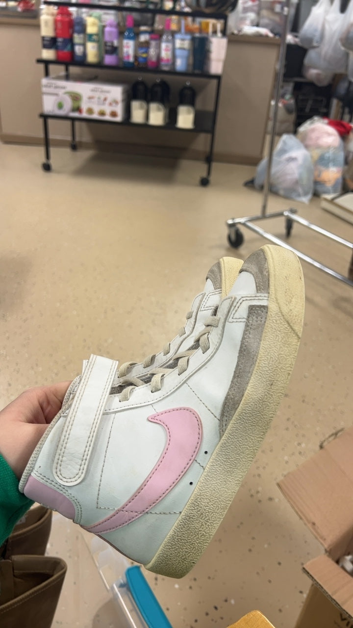 Nike Sneakers Youth 2
