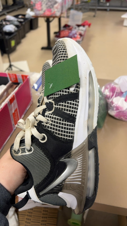 Nike Sneakers Mens 9